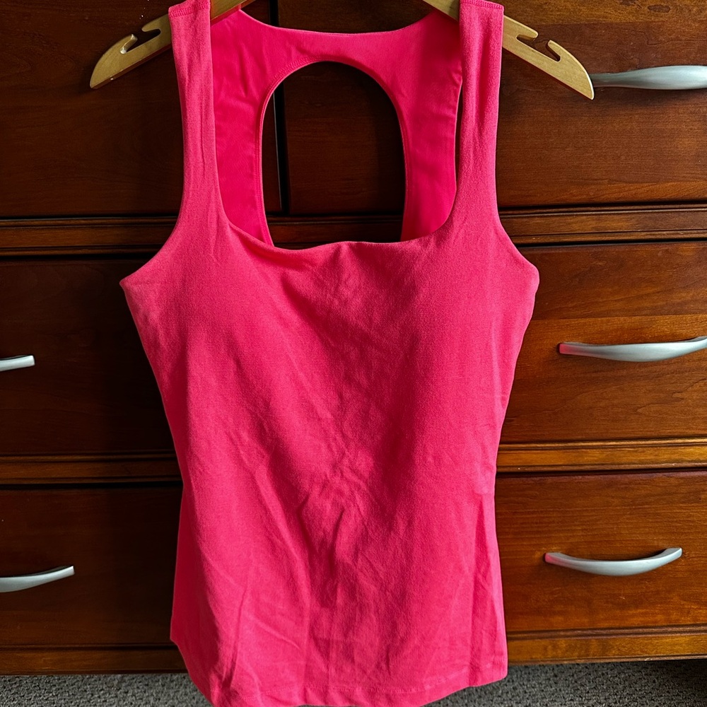 Under Armour Large Neon Pink Women's Athletic Tank Top w pad inserts